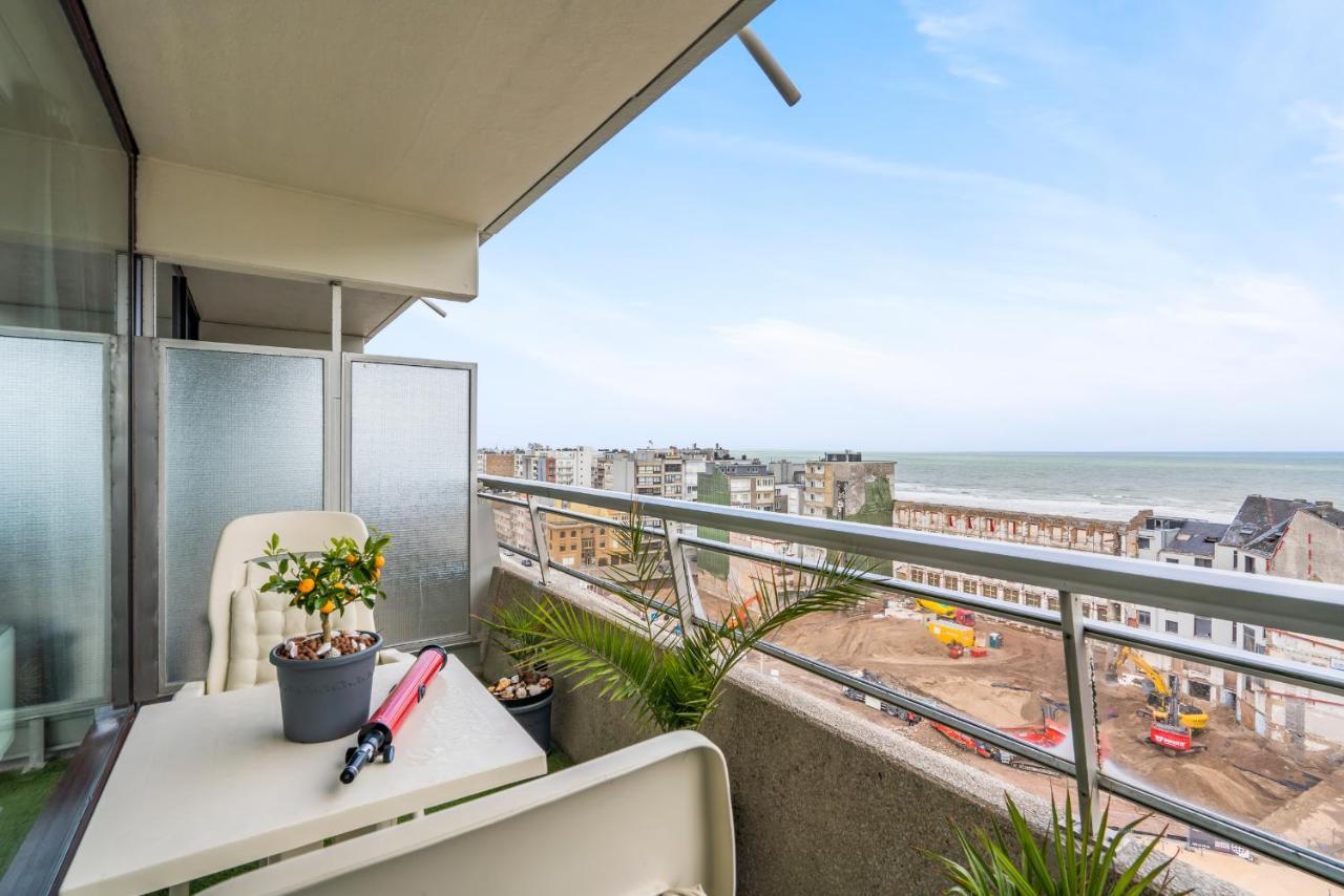 Luxueuze Vakantiestudio Met Zeezicht En Terras In Oostende Bagian luar foto